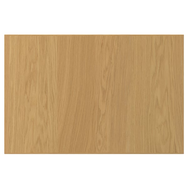 Une porte en bois SINARP en placage de chêne avec une finition naturelle. Il a un design simple et rectangulaire avec un bord en chêne massif pour plus de stabilité.