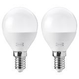Deux ampoules led ikea, blanches, de forme sphérique, culot e14, debout, marque visible.