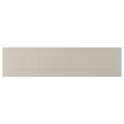 Une façade d’armoire STENSUND beige avec des panneaux encadrés et un design rainuré.