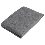 Sous-tapis gris plié, texture de feutre doux, matériaux écologiques, protège les sols, empêche le tapis de glisser.