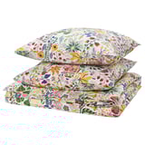 Parure de couette STRANDLUMMER, blanche, motif floral, coton, carrée, pliée.