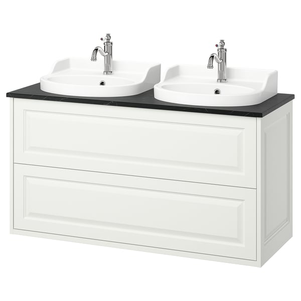 Le meuble-lavabo TÄNNFORSEN est un meuble mural blanc avec deux vasques et des luminaires chromés, offrant un design classique et épuré.