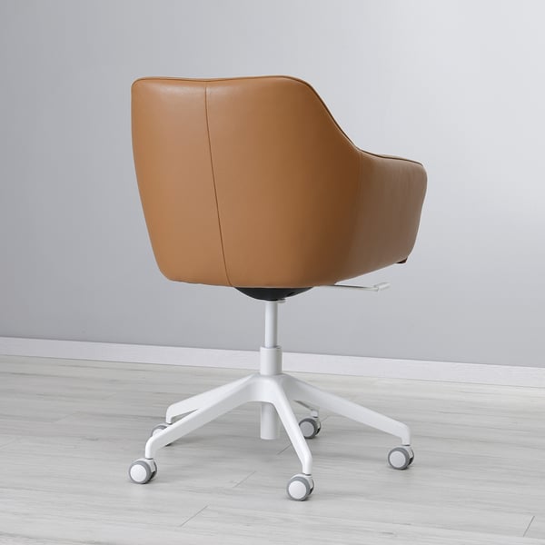 Chaise de bureau moderne en cuir marron avec hauteur réglable et base pivotante, conçue pour le confort et la durabilité.