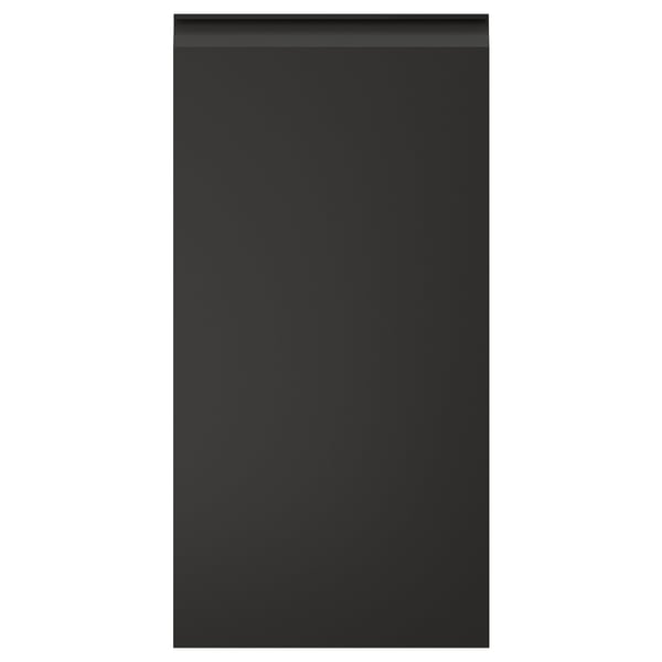 Porte d’armoire de cuisine noire avec poignée élégante, design moderne, bords chanfreinés.