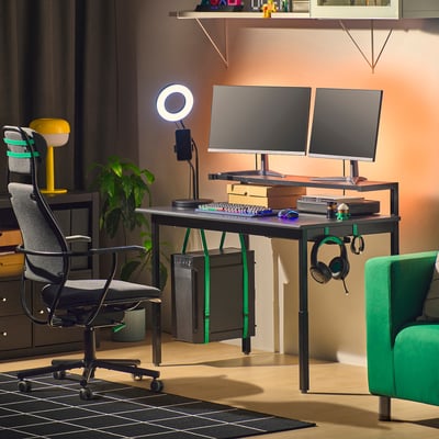 Bureau de jeu UTVISNING, noir, avec hauteur réglable, étagère pour moniteur, rangement pour clavier et crochet pour casque.