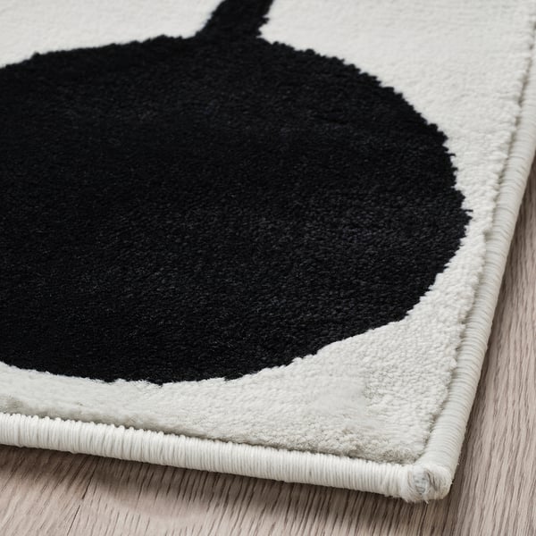 Tapis moderne noir et blanc avec poils doux et ras pour plus de confort. Bords soigneusement liés pour plus de durabilité.