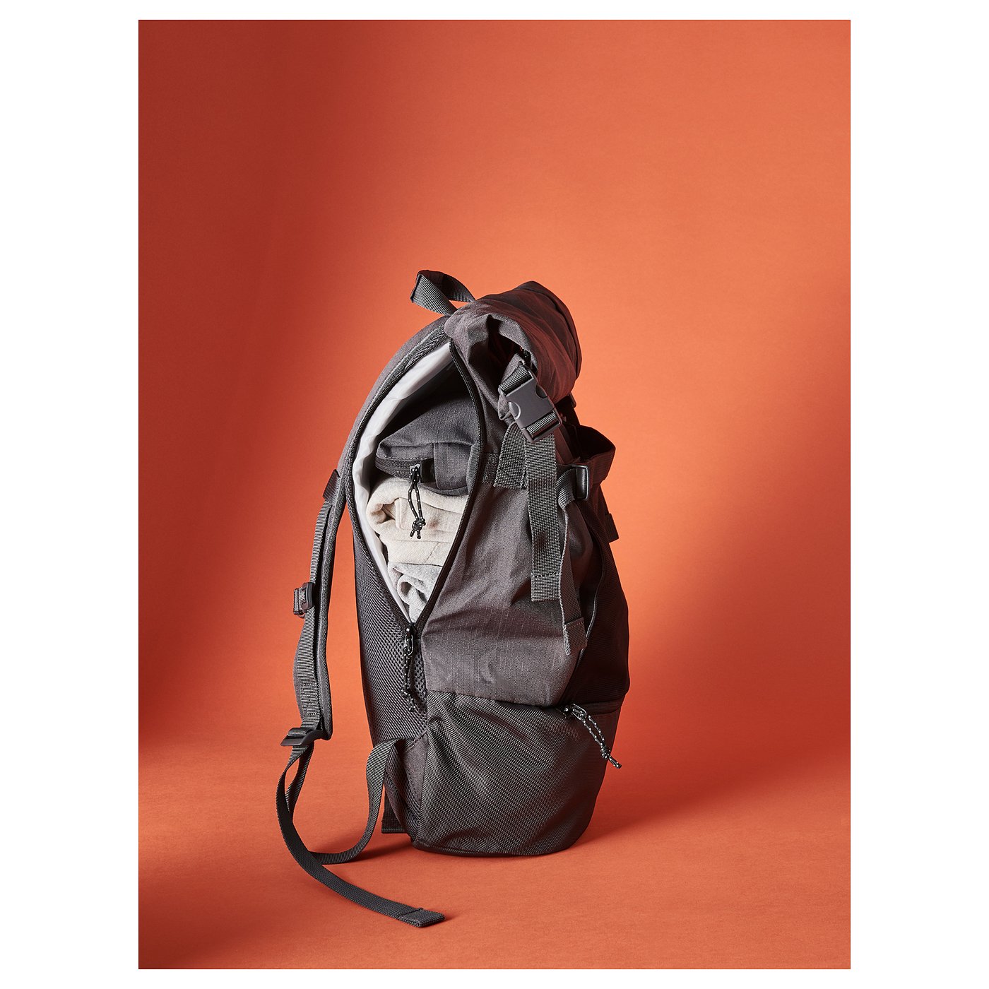 https://www.ikea.com/fr/fr/images/products/vaerldens-backpack-dark-grey__0854546_PH168720_S5.JPG?f=xxxl