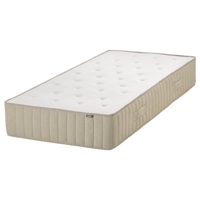 Matelas IKEA VATNESTRÖM blanc avec des matériaux naturels, des ressorts ensachés et un support moyennement ferme.