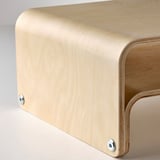 Bureau moderne en bois avec des bords arrondis et des vis métalliques, mettant en valeur la qualité de l’artisanat.
