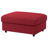 Repose-pieds VIMLE rouge, rectangulaire, rembourré, quatre pieds en bois.