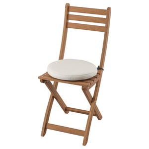 Wooden folding chair, light beige cushion. Classic design, durable acacia wood, folds flat for easy storage. Perfect for outdoor spaces.