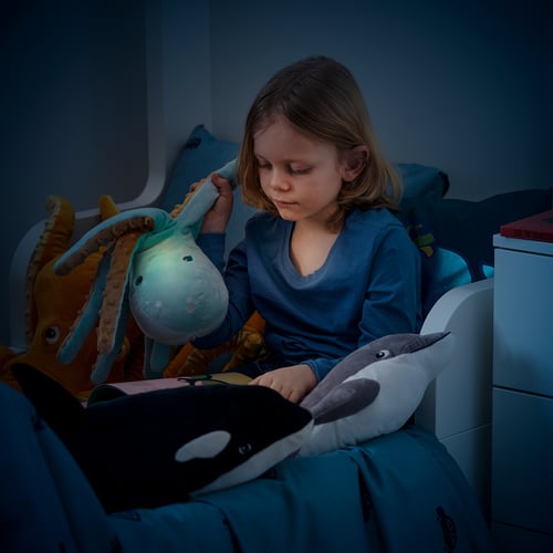 BLÅVINGAD soft toy with LED night light, turquoise octopus/battery