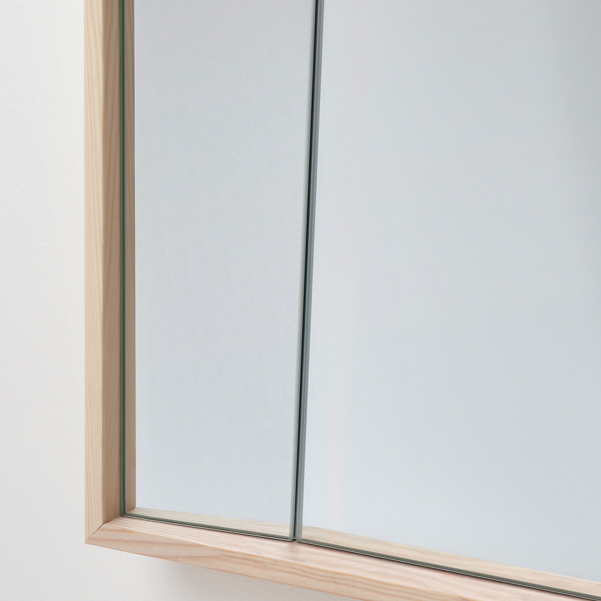 markerad ikea mirror