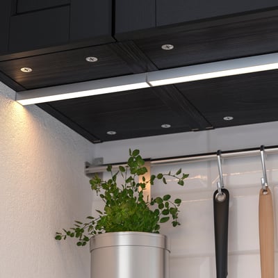 MITTLED silver linear kitchen light, aluminium & polycarbonate, sleek design.
