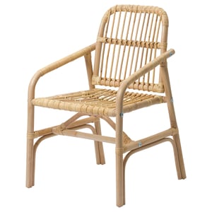 Woven rattan chair SALNÖ with curved armrests and natural colour. Handcrafted for comfort and uniqueness.