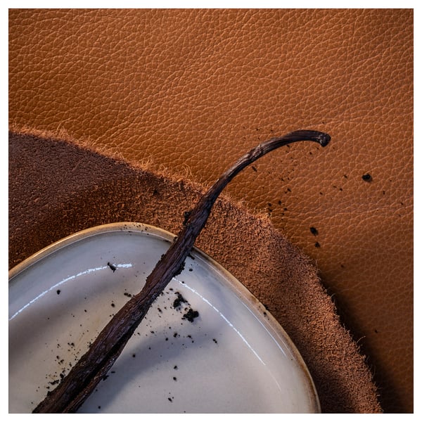 SILKESTRÄD Scented tealight, leather & vanilla/brown, 3.5 hr
