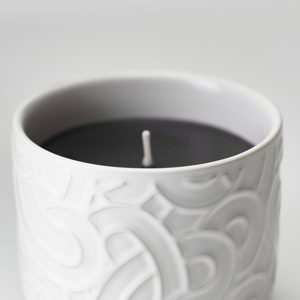 SÖTRÖNN Scented candle in ceramic jar, red berries & vanilla/white, 25 hr