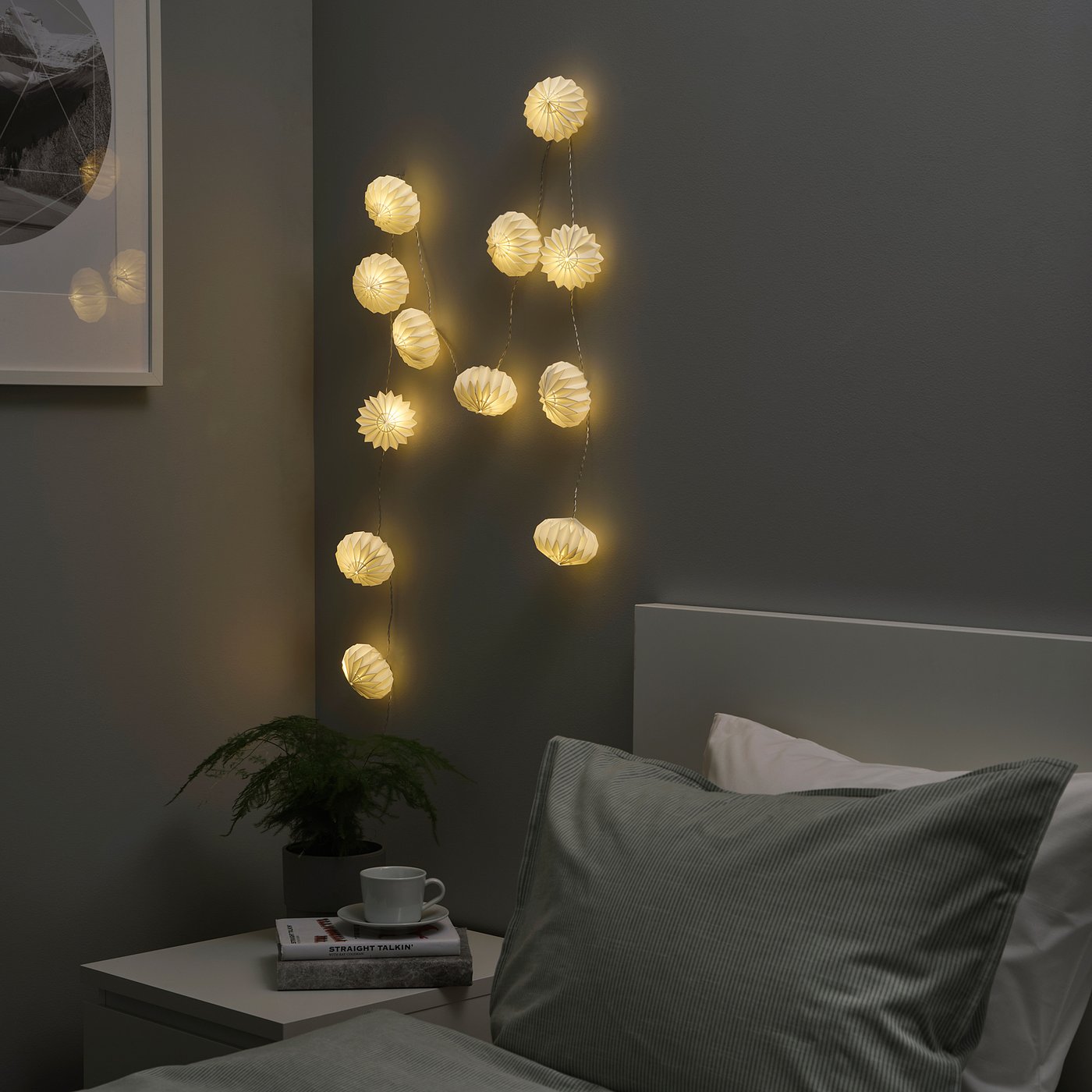 STRÅLA LED lighting chain with 12 lights, batteryoperated/origami