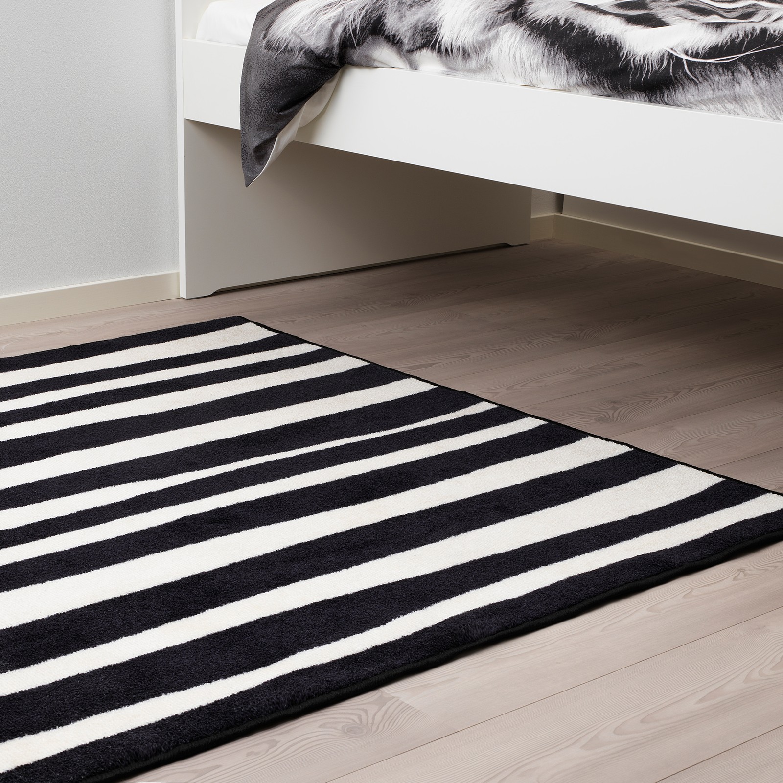URSKOG zebra, striped, Rug, low pile, 133x133 cm IKEA