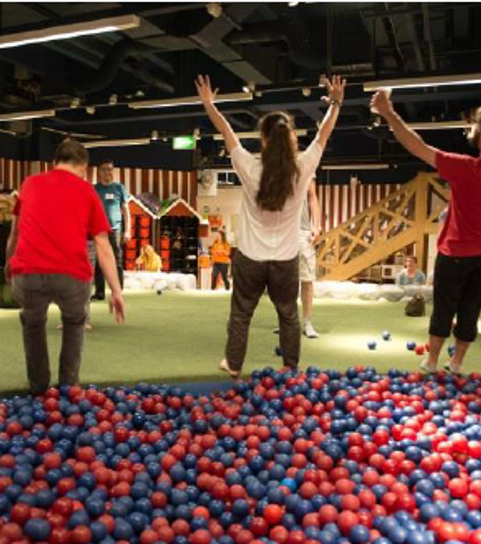 Länger auf & länger Spaß - Bällebad für Erwachsene