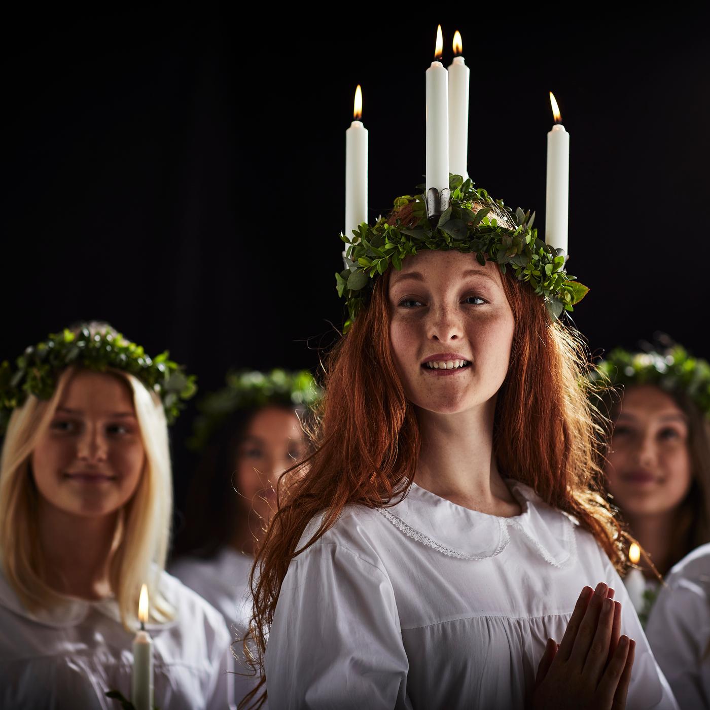 Schwedischer Lucia Chor bei IKEA München