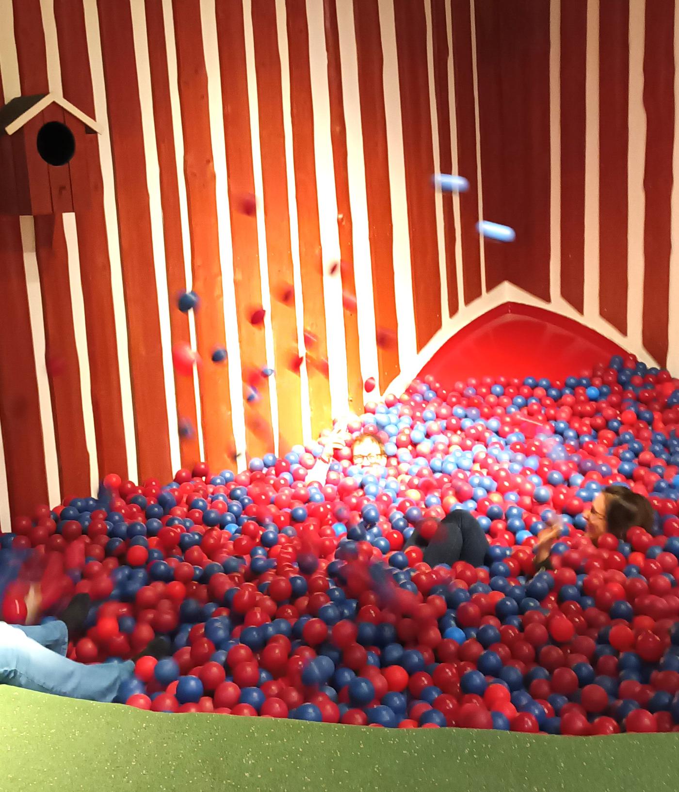 IKEA Mitglieder-Event: Bällebad für Erwachsene