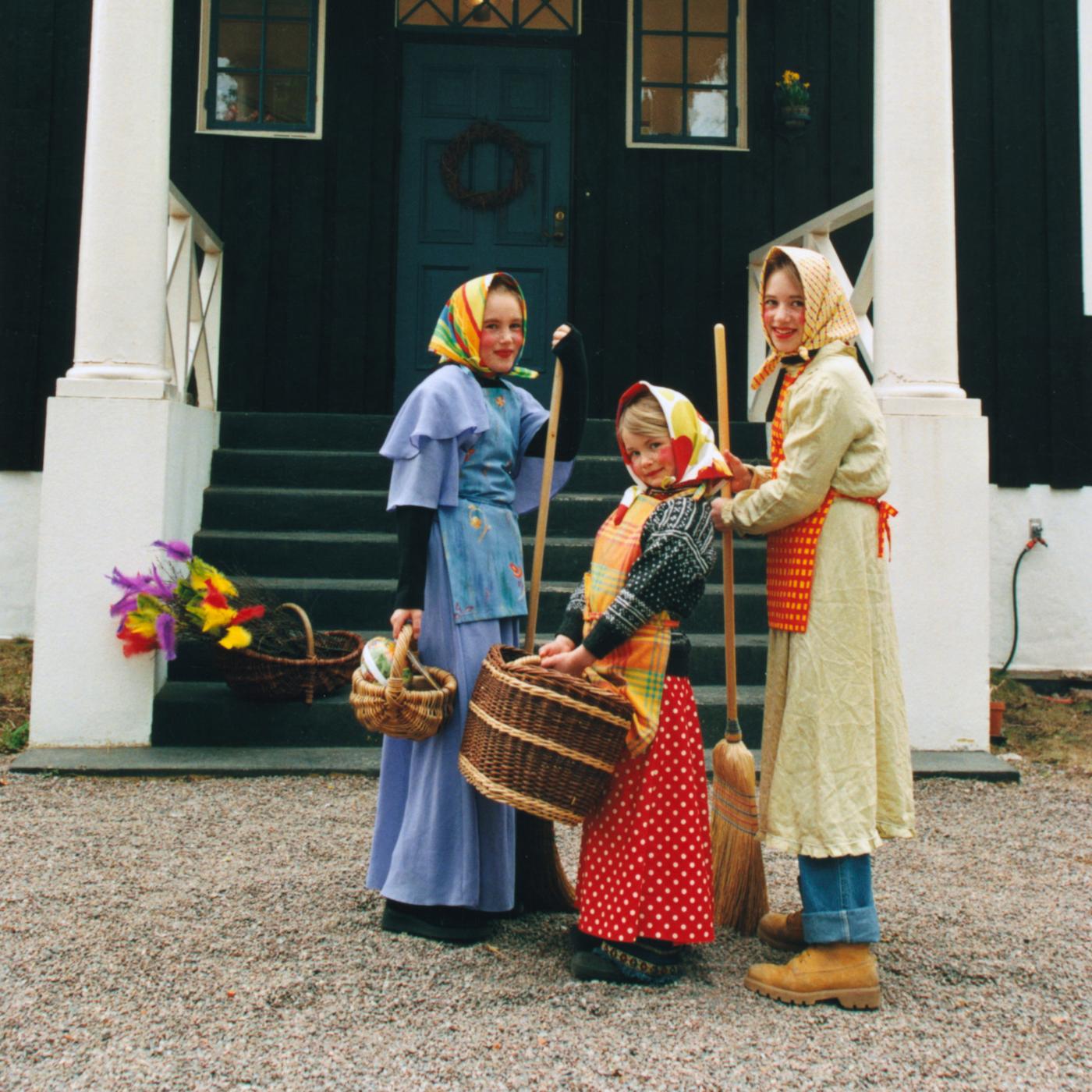 Osterkörbchen basteln und die Osterhexe treffen
