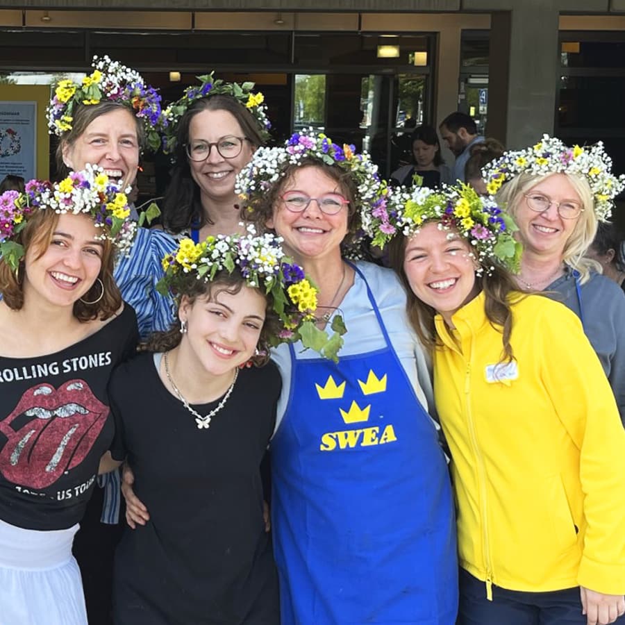 Midsommar – Blumenkranzbinden