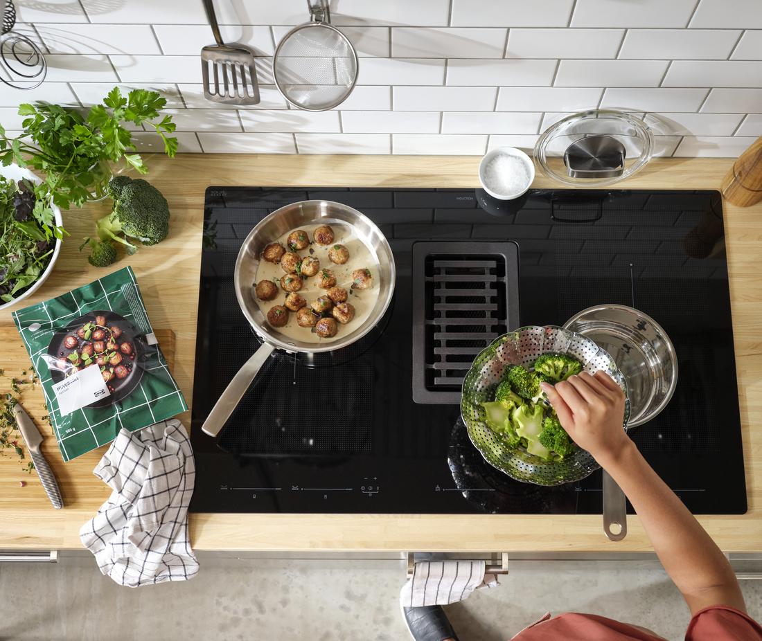 Teste nachhaltige Backöfen und Kochfelder vor Ort