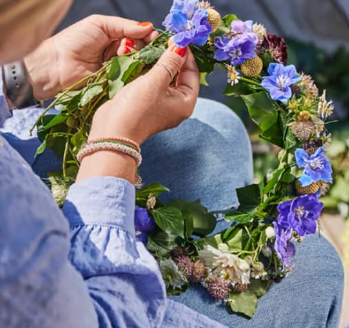 Blumenkranzbinden zu Midsommar