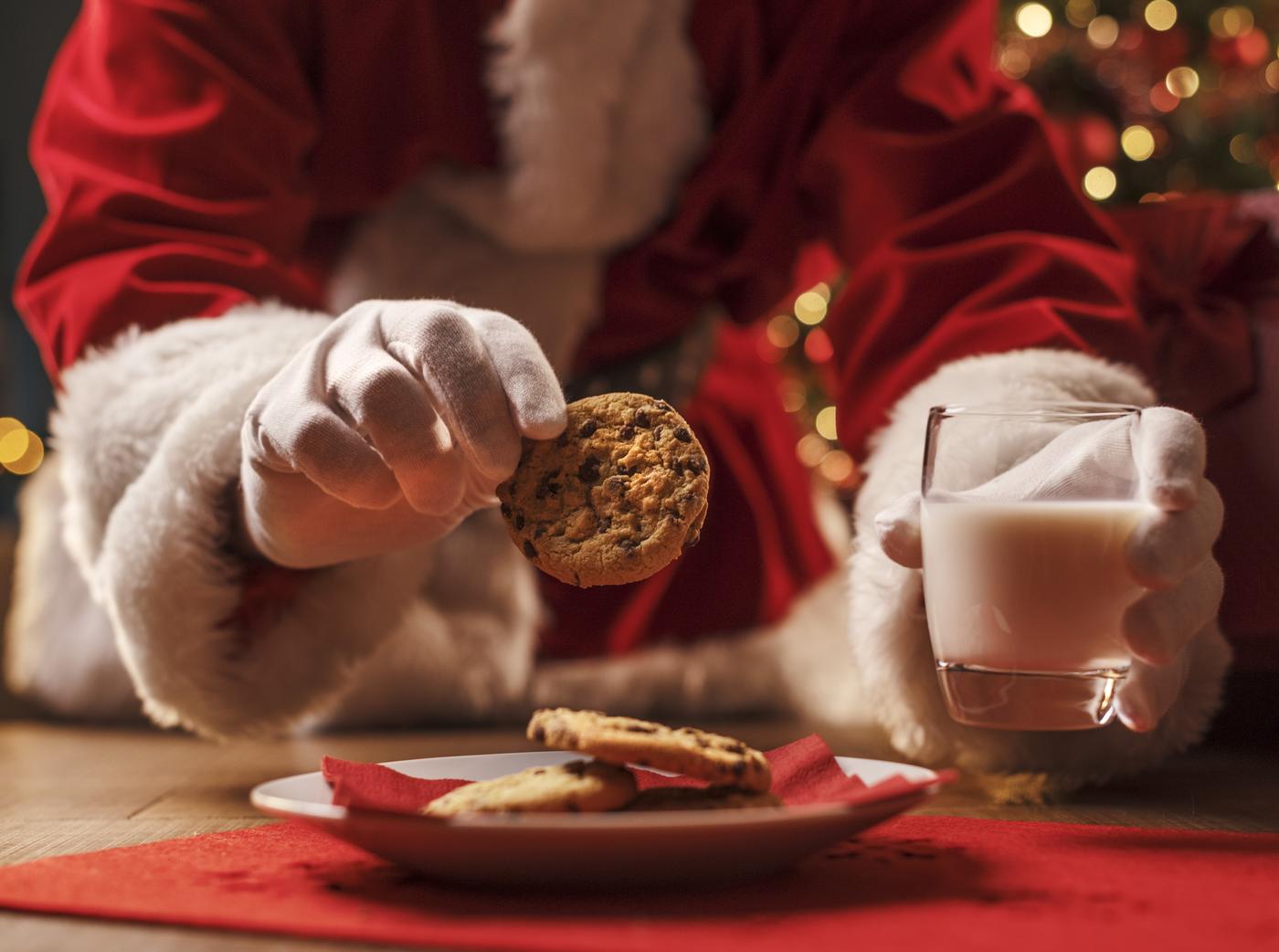 Christmas Eve Plate Decorating