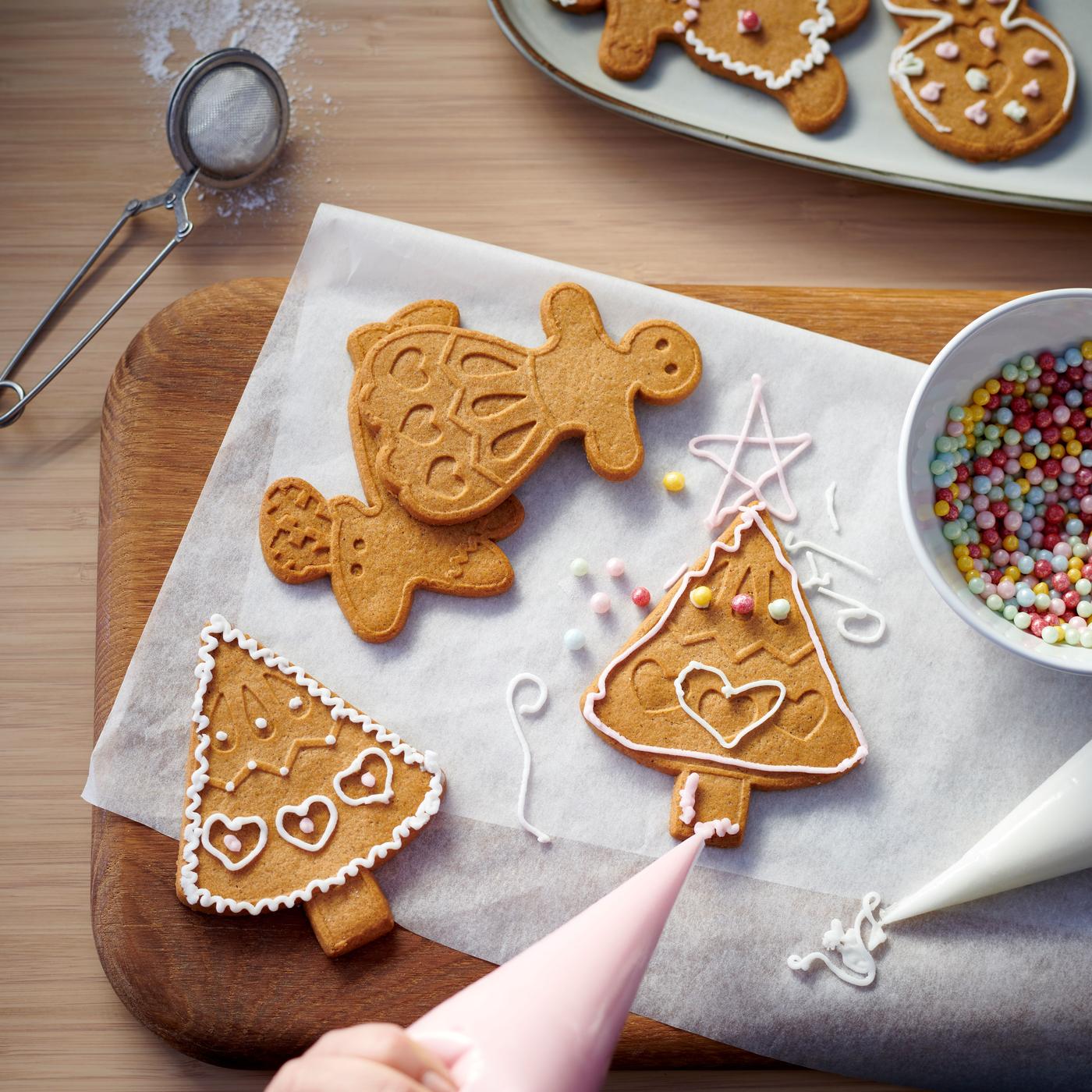Gingerbread Decorating
