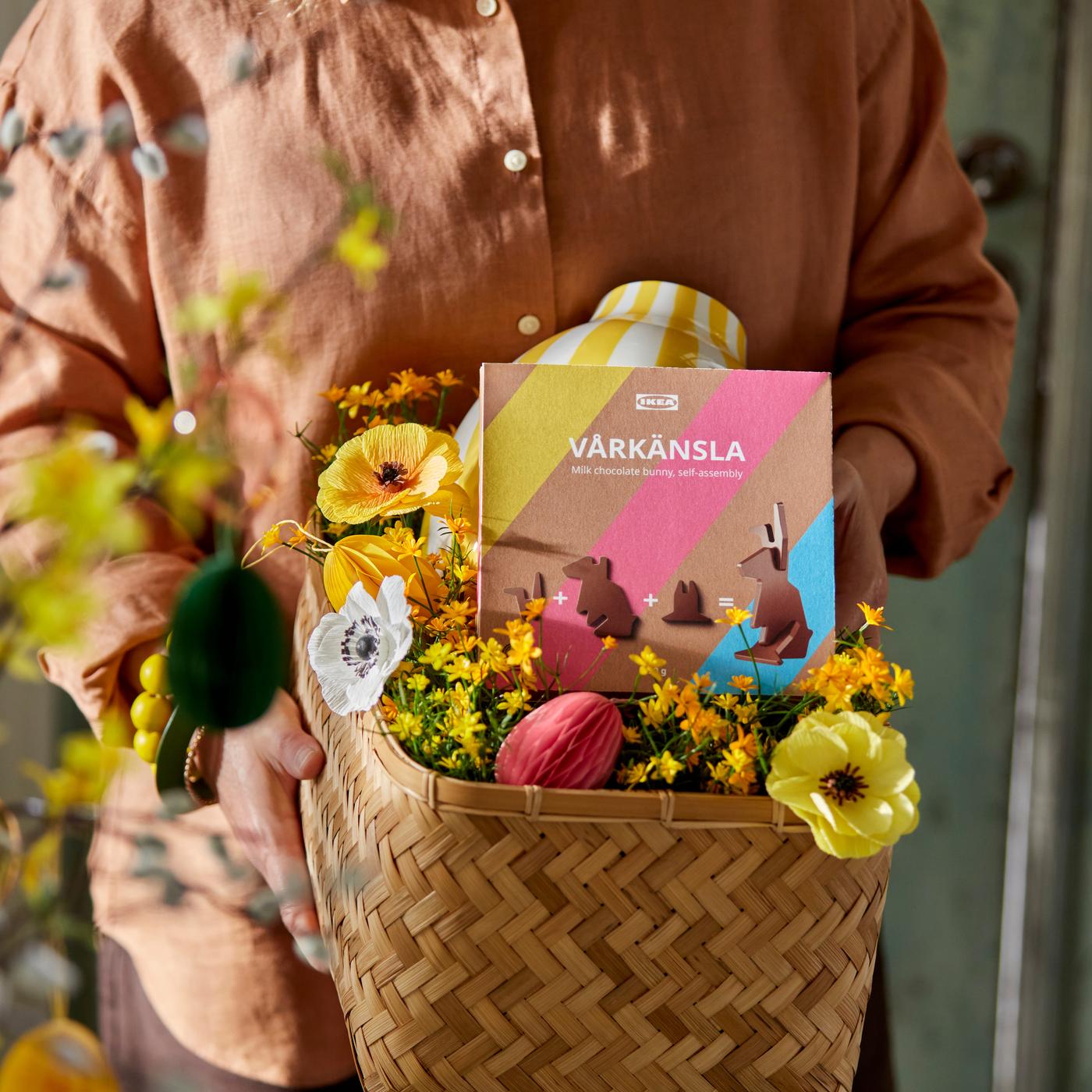 Build the Easter Bunny's bouquet trail