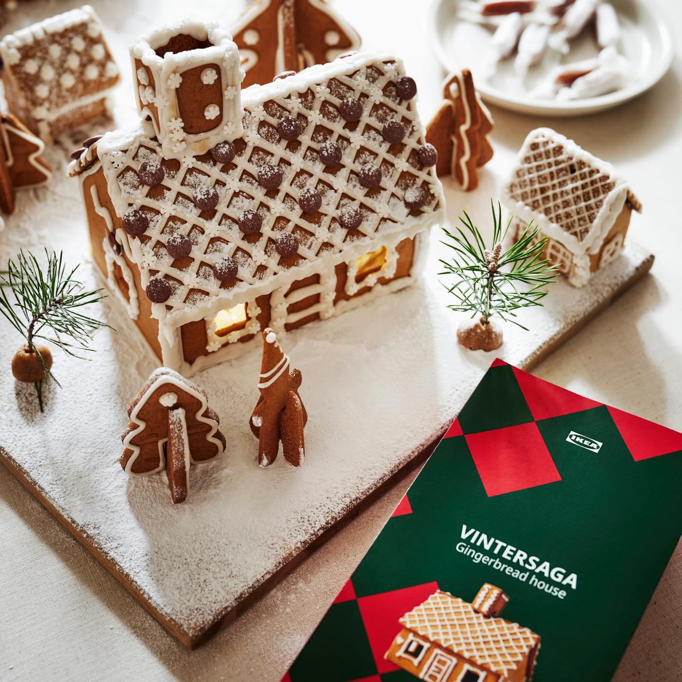 Festive Evening: Gingerbread house decorating