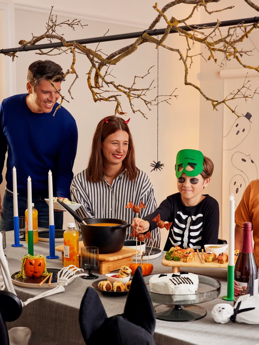 Spooktacular Dinner & Craft - Kids Eat Free*