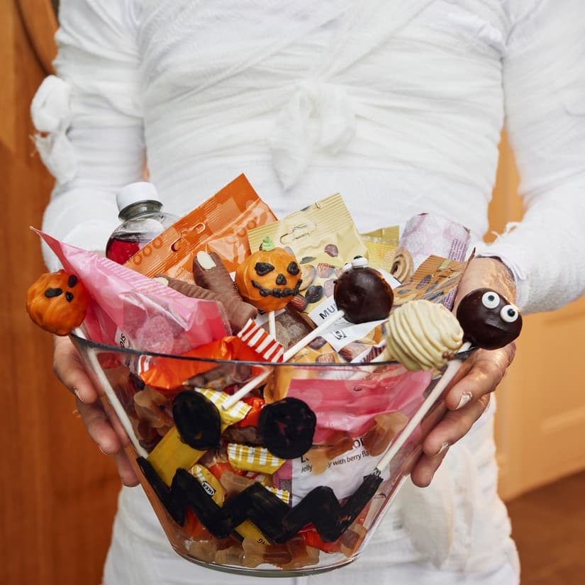 Halloween at IKEA Covina: Kids craft