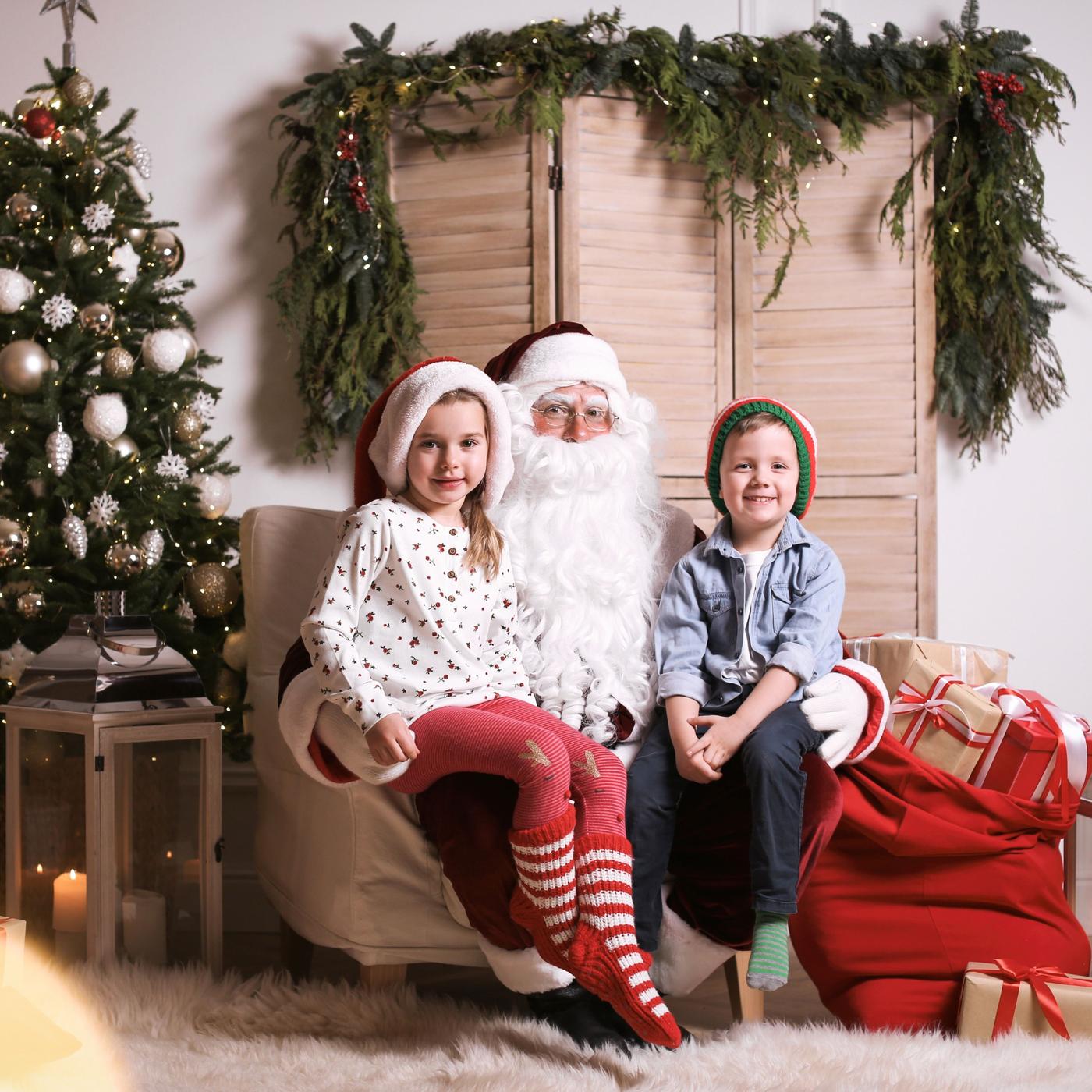 サンタクロースと一緒に写真を撮ろう!