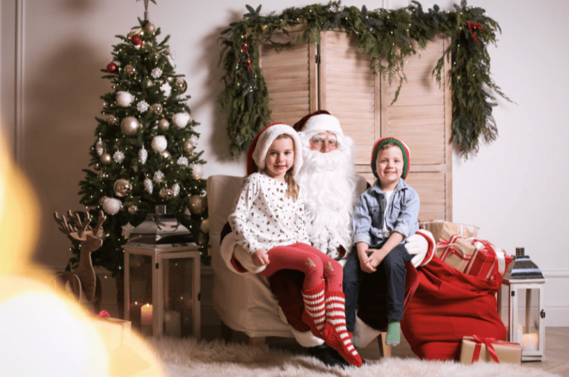 サンタクロースと一緒に写真を撮ろう!