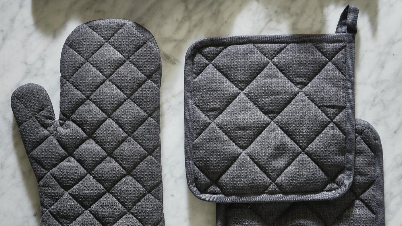 Oven mitts and pot holders*