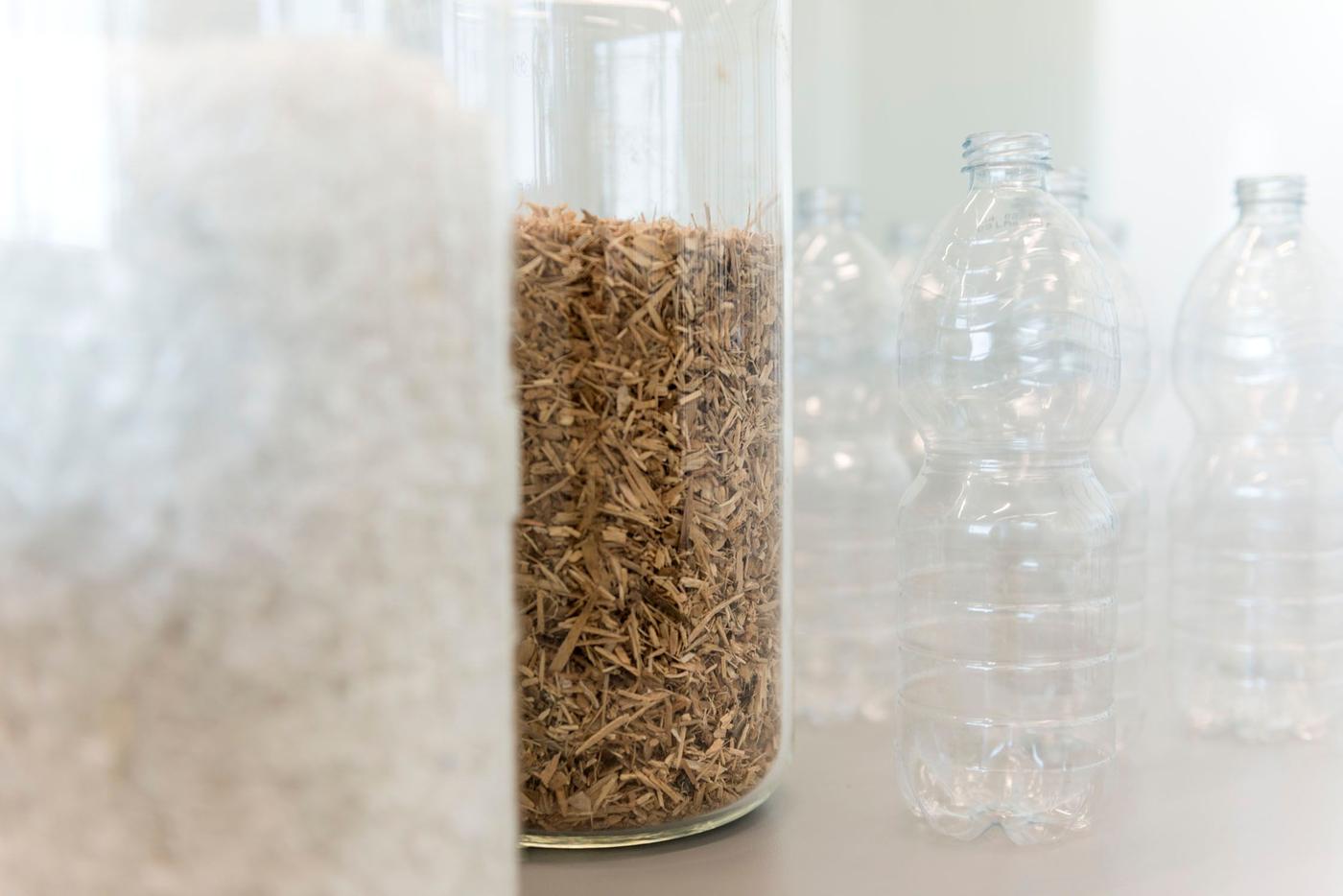 The plastic and the wood used to make KUNGSBACKA kitchen fronts