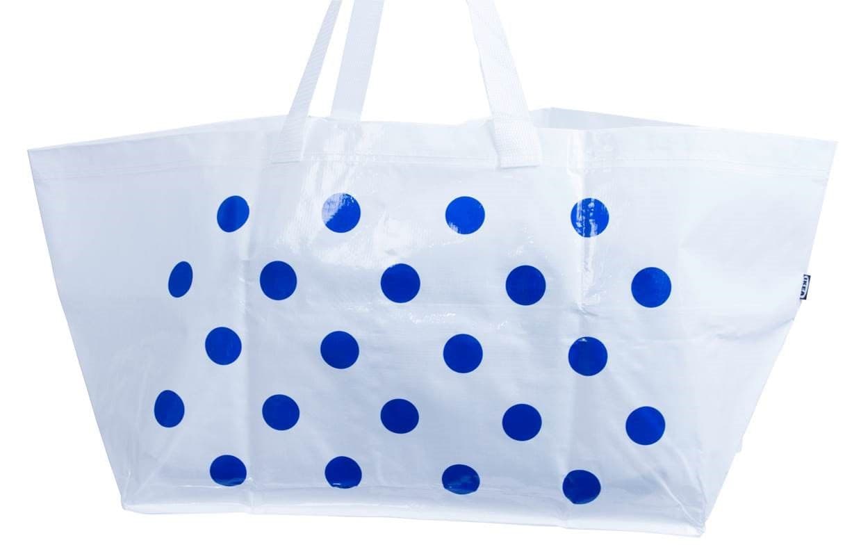 A white FRAKTA bag with blue polka dots.