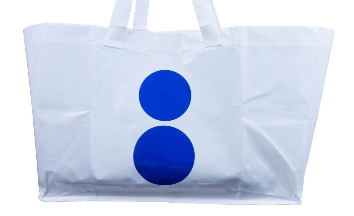 A white FRAKTA bag with two blue dots