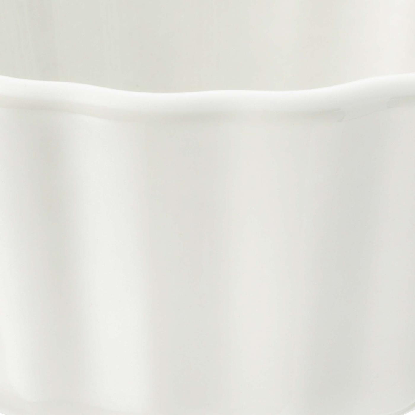 White scalloped porcelain texture.