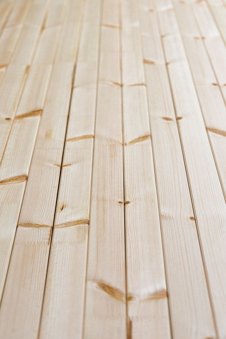 A close up on pieces of high quality pine.