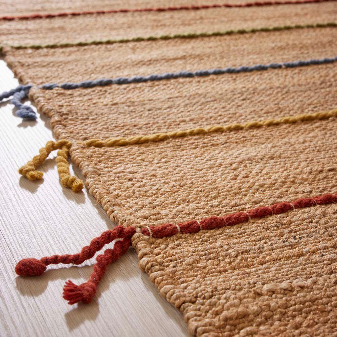 A close-up of the jute and wool stripes on the RAKLEV rug. 