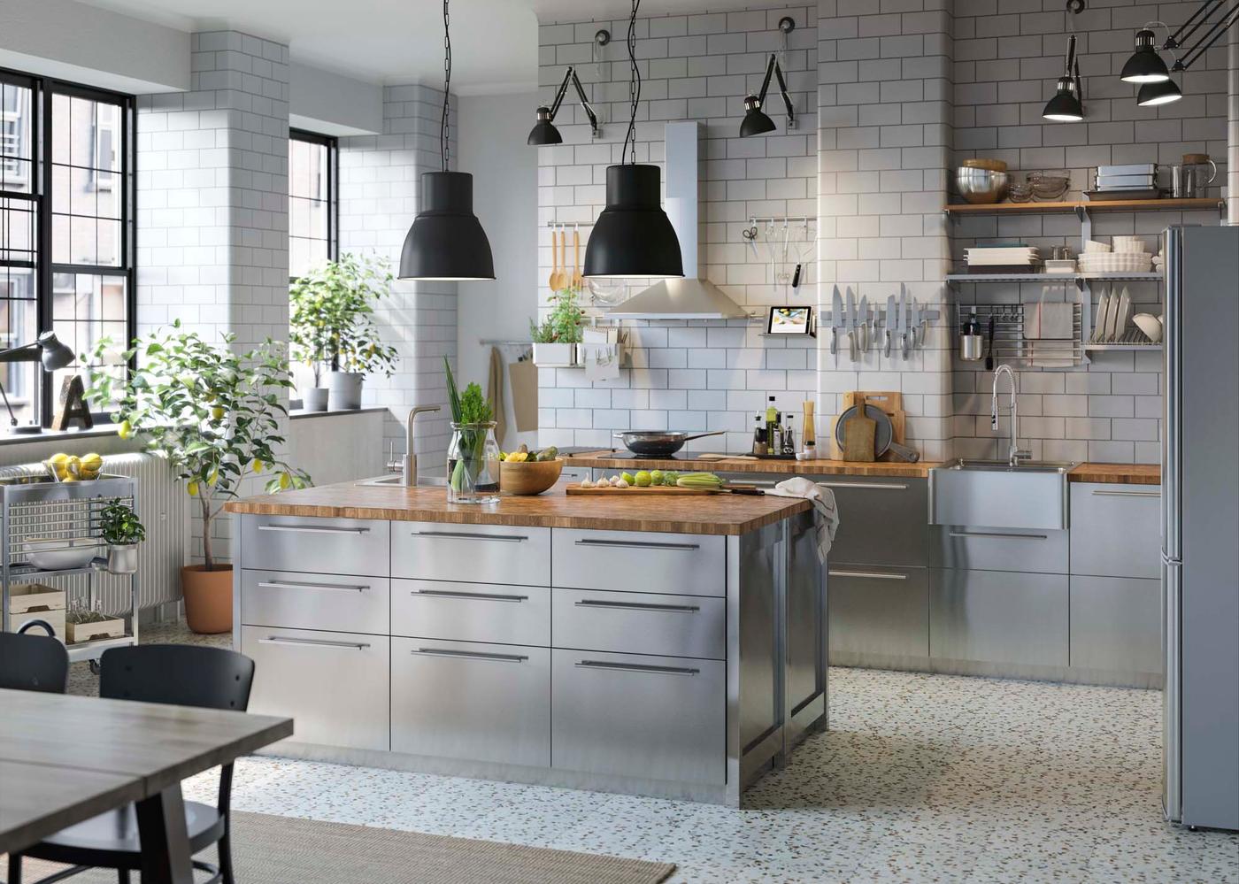 An open-plan stainless steel METOD kitchen with wood worktop. 