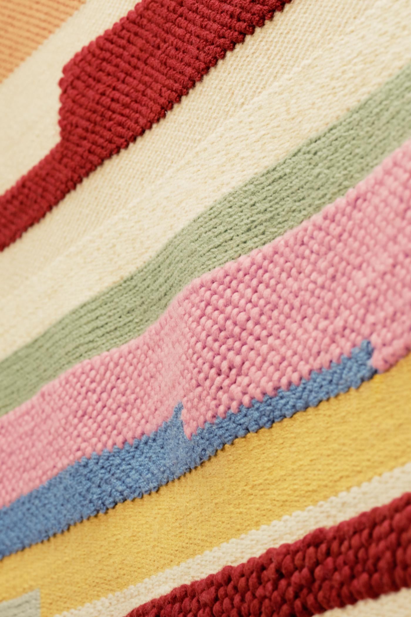 Close-up of a multicoloured, wavy striped BRÖNDEN rug.