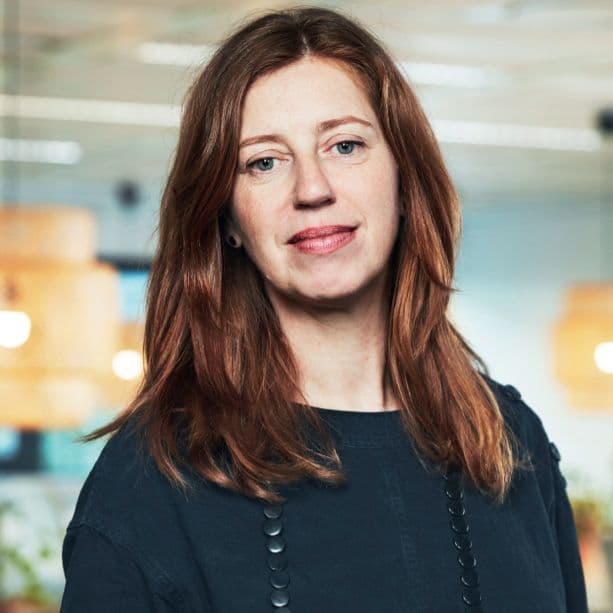 Portrait of Johanna Jelinek looking at the camera.