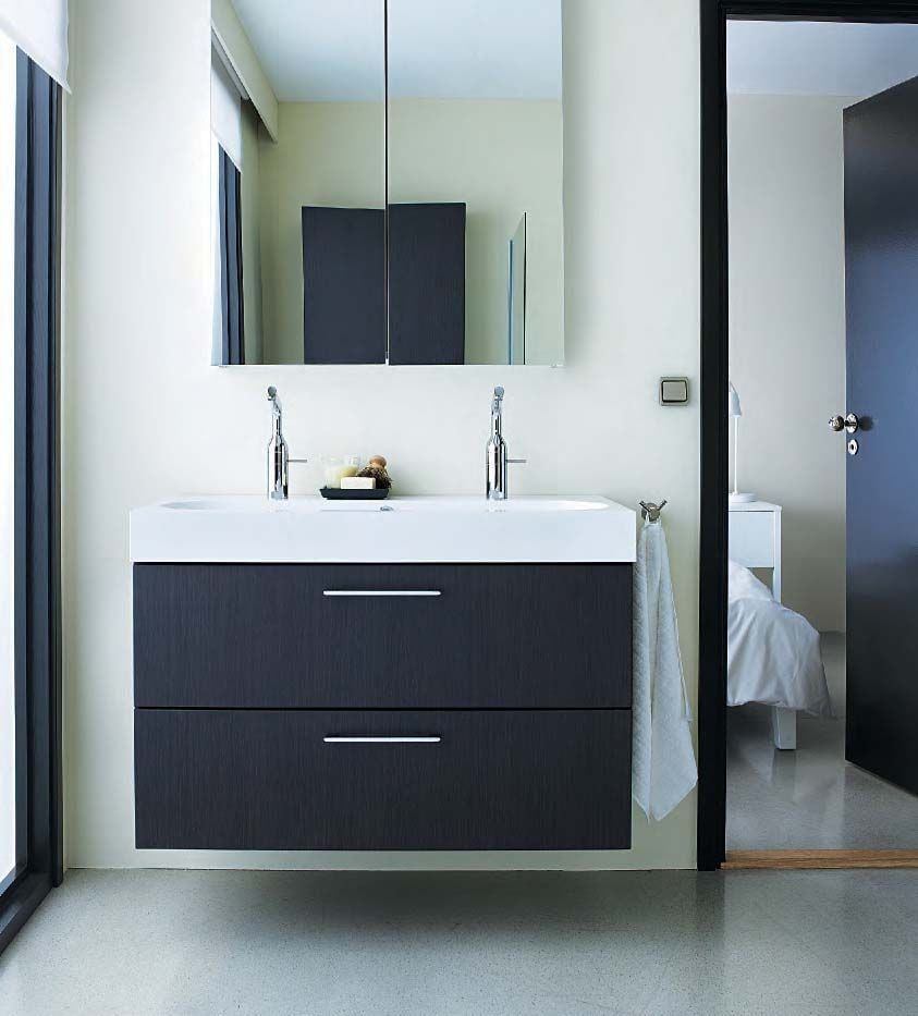 An ensuite bathroom with a wall hung vanity unit, with a mirrored cabinet above. 