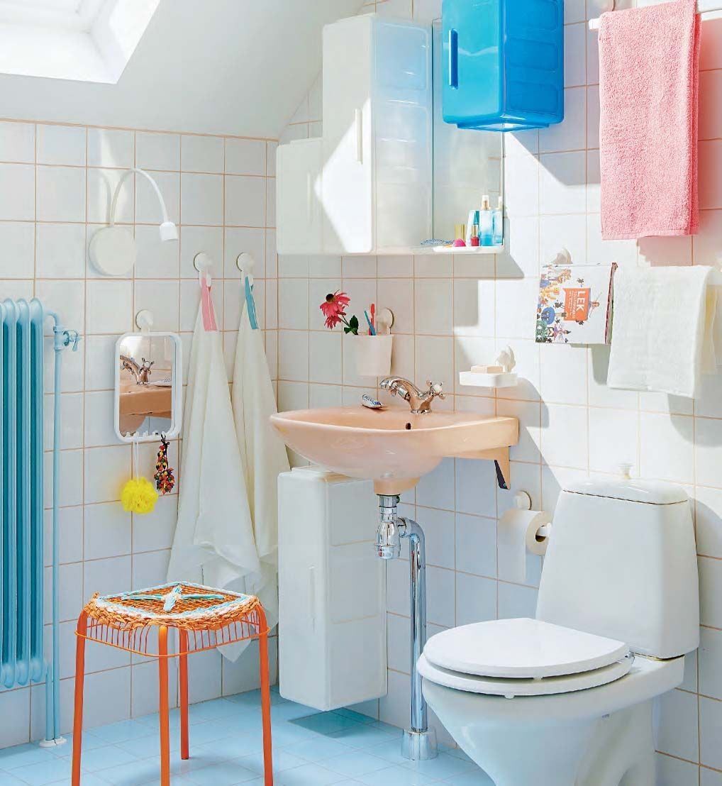A bright family bathroom with lots of coloured accessories!